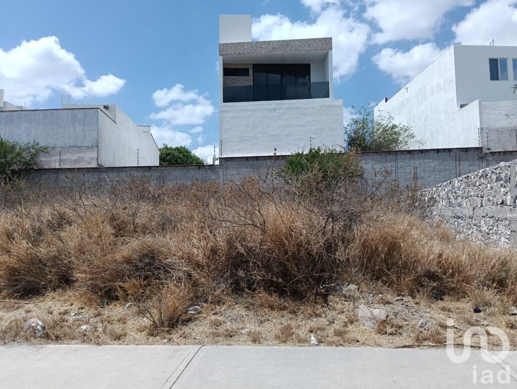 VENTA DE TERRENO COMERCIAL EN PEDREGAL DE SHOENSTATT CORREGIDORA QUERETARO