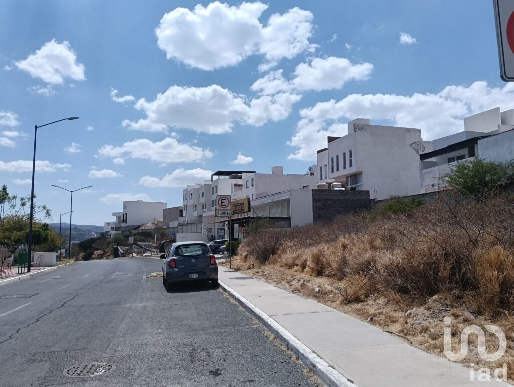 VENTA DE TERRENO COMERCIAL EN PEDREGAL DE SHOENSTATT CORREGIDORA QUERETARO