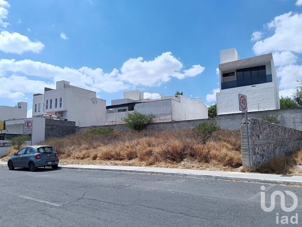 VENTA DE TERRENO COMERCIAL EN PEDREGAL DE SHOENSTATT CORREGIDORA QUERETARO