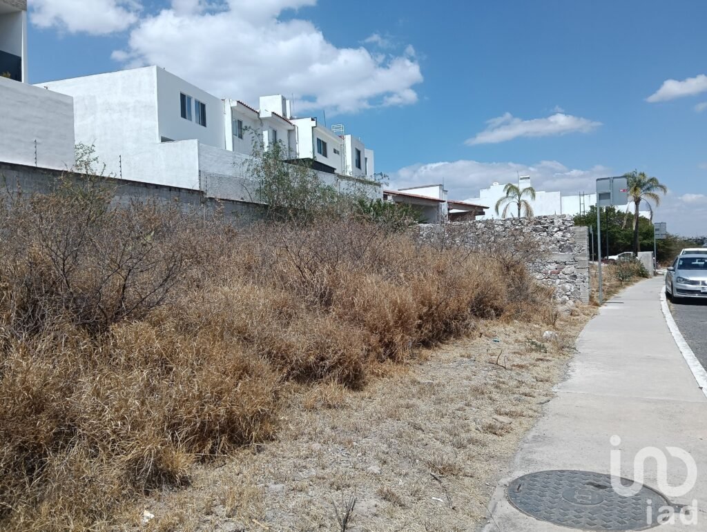 VENTA DE TERRENO COMERCIAL EN PEDREGAL DE SHOENSTATT CORREGIDORA QUERETARO