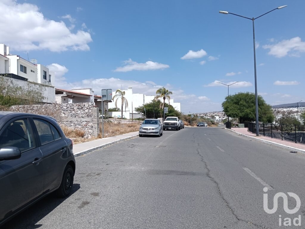 VENTA DE TERRENO COMERCIAL EN PEDREGAL DE SHOENSTATT CORREGIDORA QUERETARO