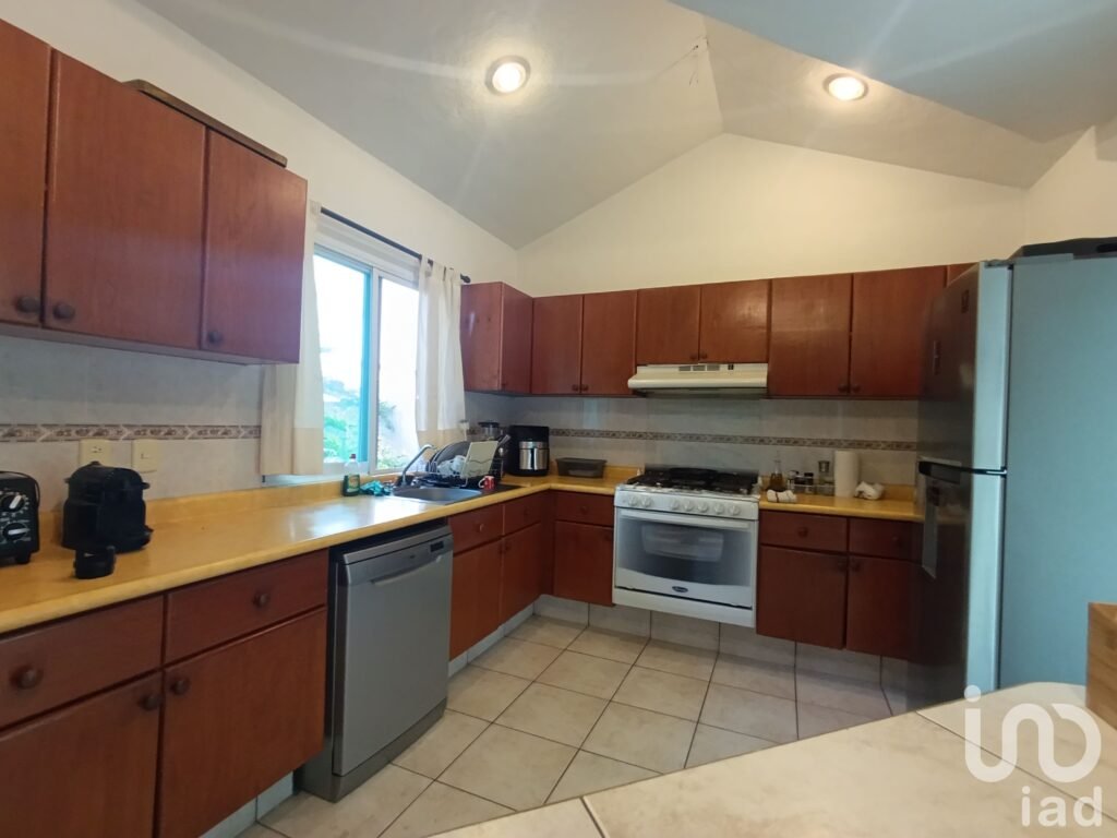 Casa con Alberca y Recamara en PB y Seguridad en Oaxtepec $5,500,000