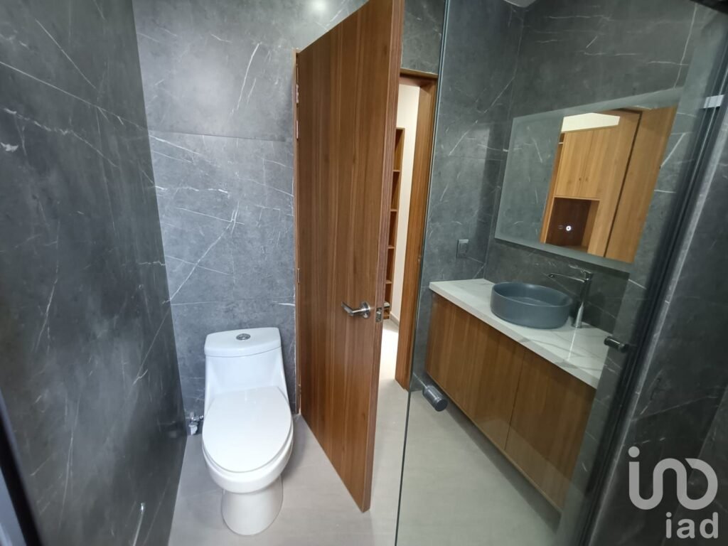 Casa en Venta en Real de Valdepeñas con Roof Garden a 7 minutos de Costco