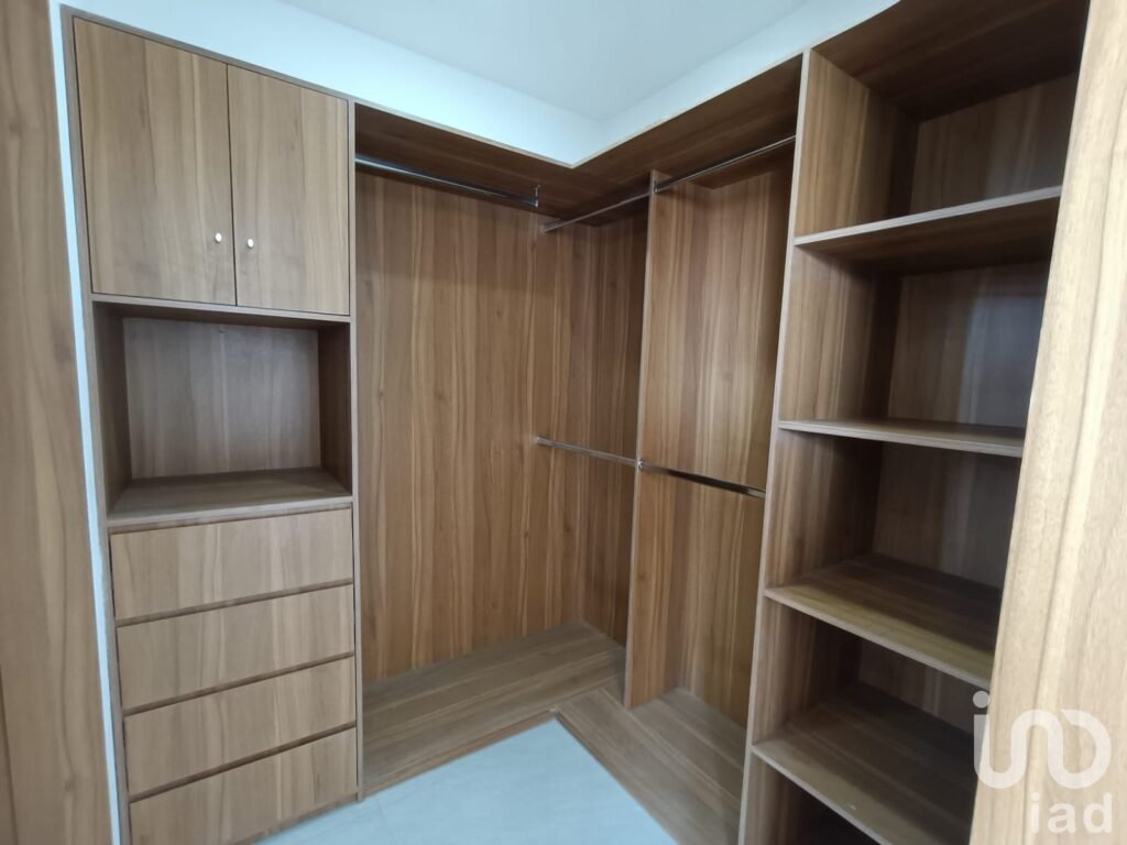 Casa en Venta en Real de Valdepeñas con Roof Garden a 7 minutos de Costco