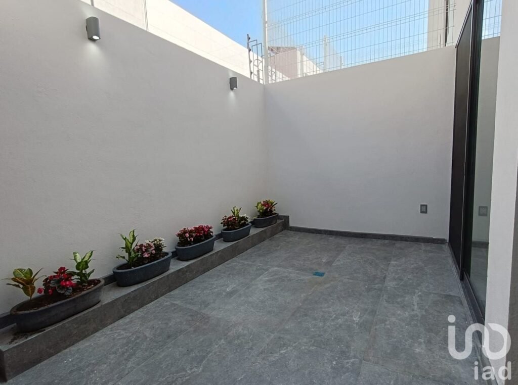 Casa en Venta en Real de Valdepeñas con Roof Garden a 7 minutos de Costco