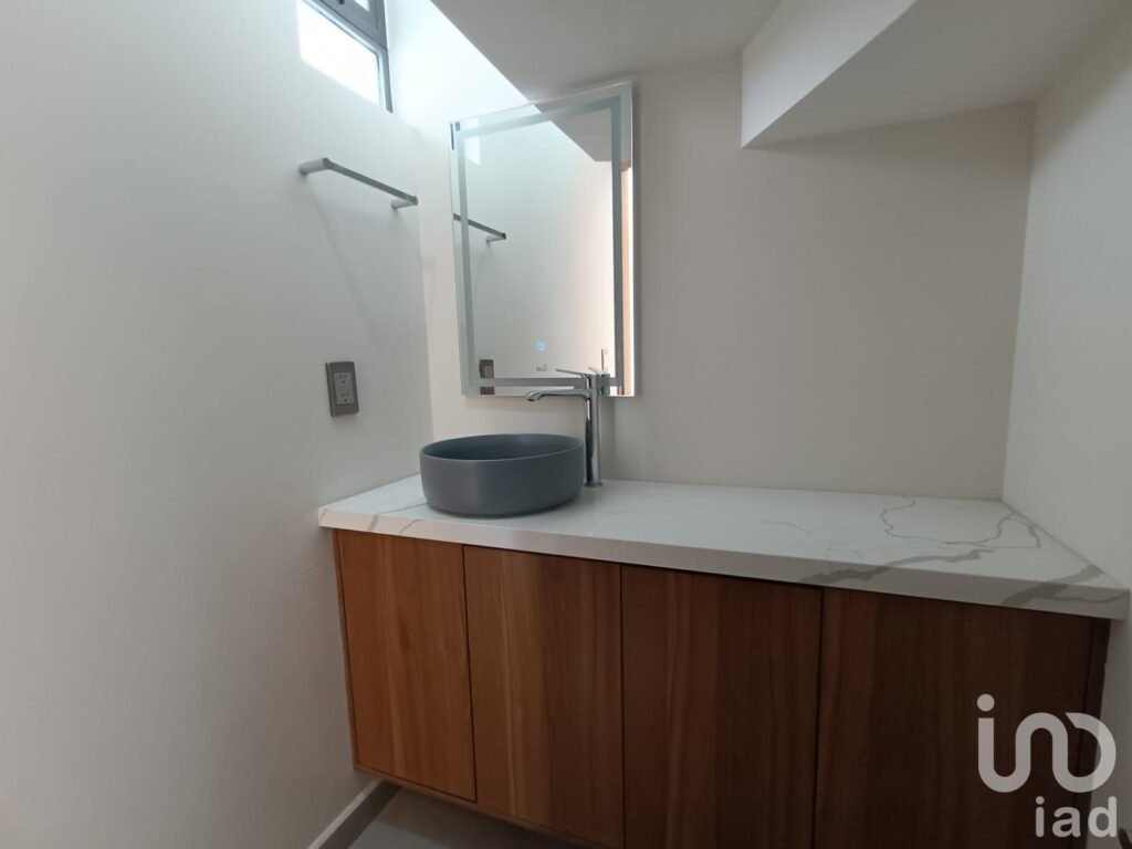 Casa en Venta en Real de Valdepeñas con Roof Garden a 7 minutos de Costco