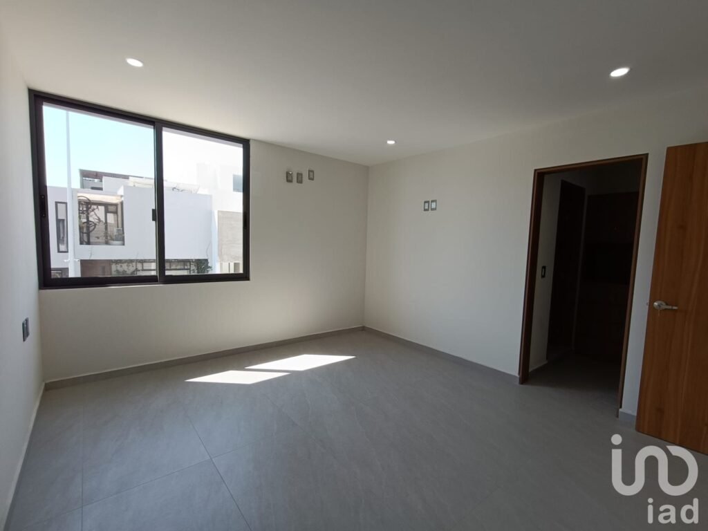 Casa en Venta en Real de Valdepeñas con Roof Garden a 7 minutos de Costco