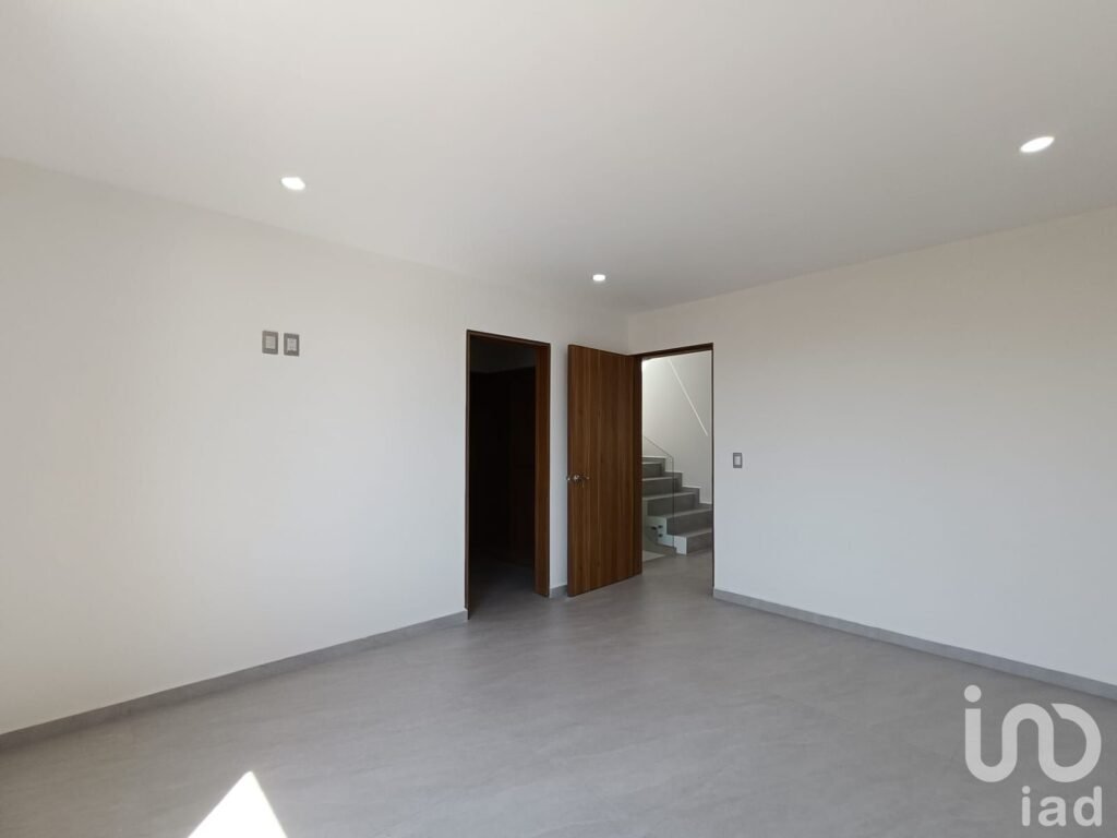 Casa en Venta en Real de Valdepeñas con Roof Garden a 7 minutos de Costco