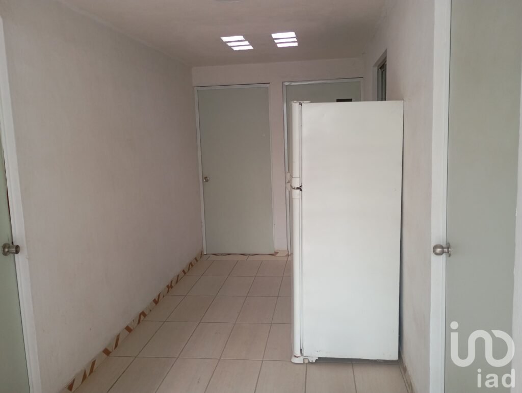 VENTA DE CASA CON 10 CUARTOS DE RENTA Y CASA CON ALBERCA CERCA DE LA UNIVESIDAD DEL FUTBOL PACHUCA