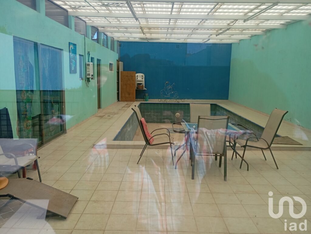 VENTA DE CASA CON 10 CUARTOS DE RENTA Y CASA CON ALBERCA CERCA DE LA UNIVESIDAD DEL FUTBOL PACHUCA
