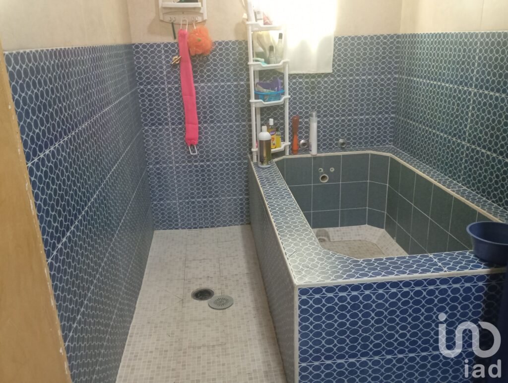VENTA DE CASA CON 10 CUARTOS DE RENTA Y CASA CON ALBERCA CERCA DE LA UNIVESIDAD DEL FUTBOL PACHUCA