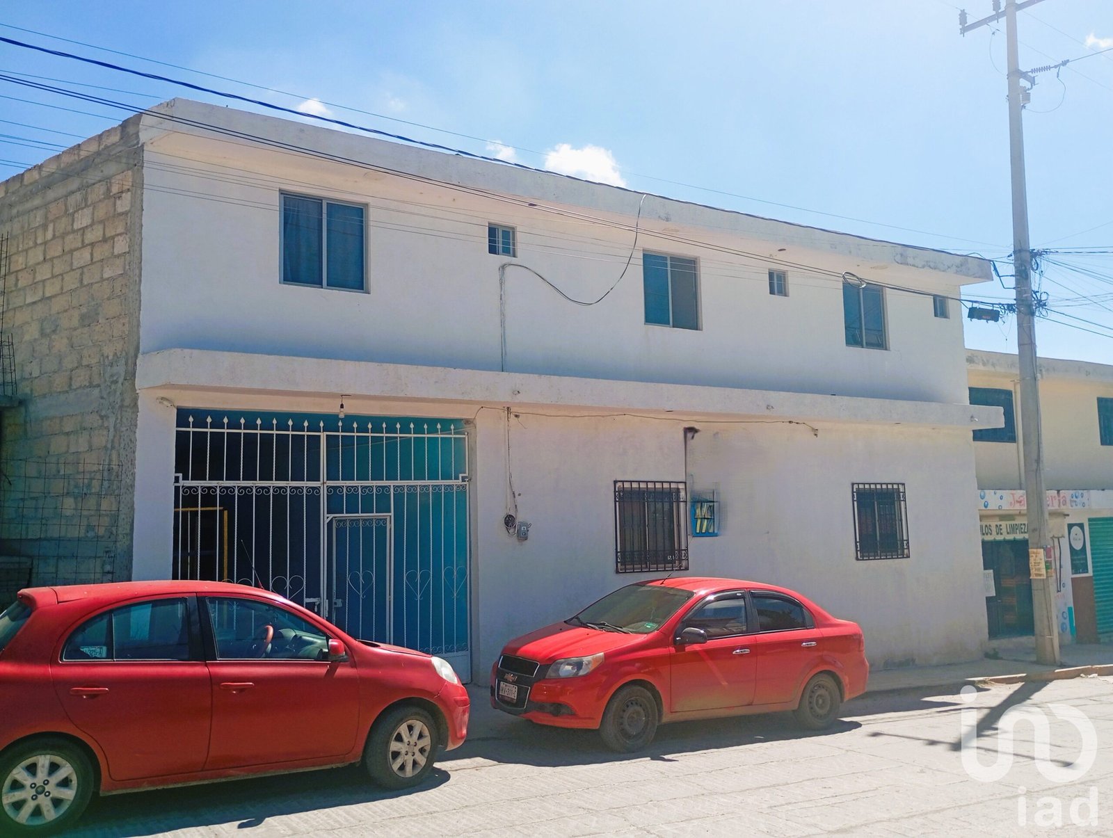 VENTA DE CASA CON 10 CUARTOS DE RENTA Y CASA CON ALBERCA CERCA DE LA UNIVESIDAD DEL FUTBOL PACHUCA