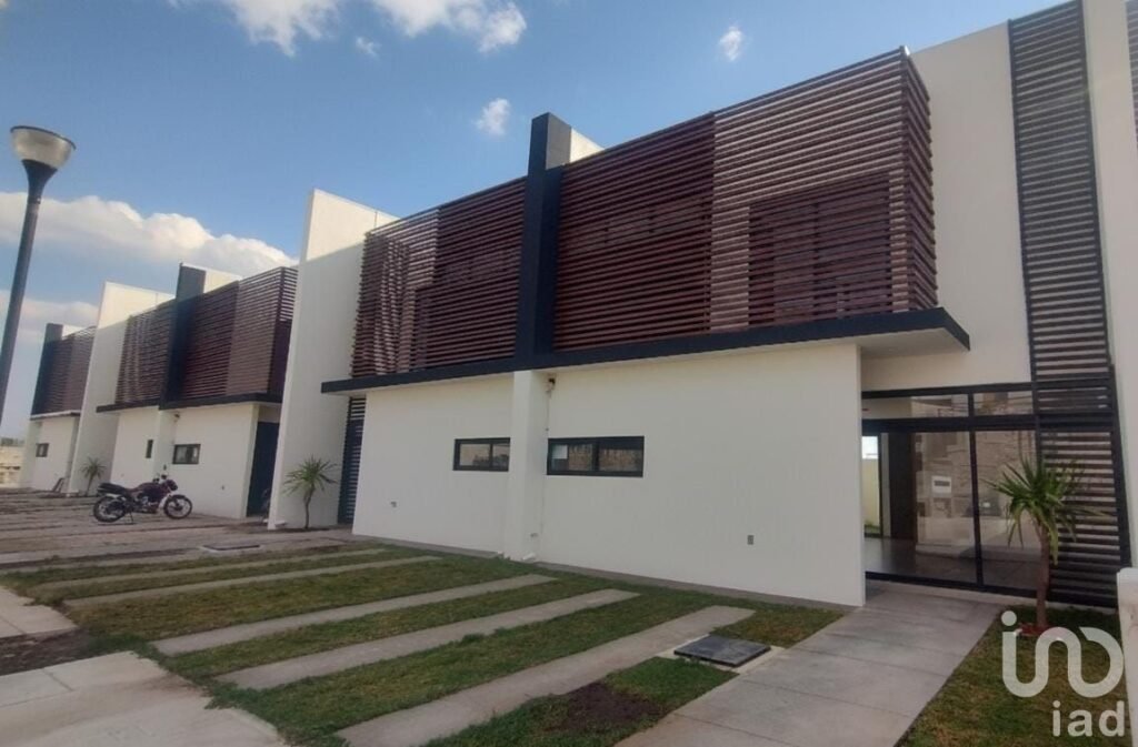 CASA EN VENTA EN EXCLUSIVA PRIVADA EN PACHUQUILLA,MINERAL DE LA REFORMA