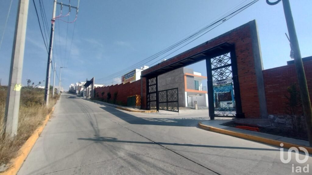 CASA EN VENTA EN EXCLUSIVA PRIVADA EN PACHUQUILLA,MINERAL DE LA REFORMA