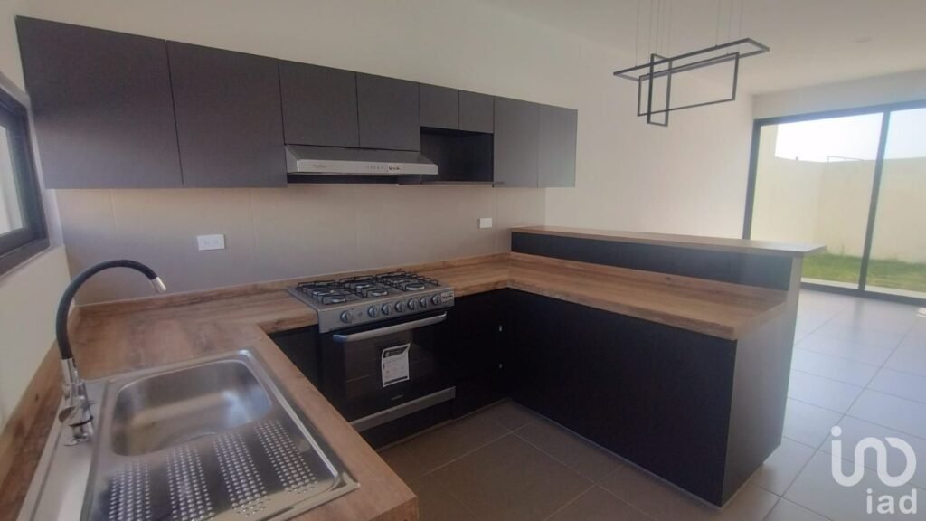 CASA EN VENTA EN EXCLUSIVA PRIVADA EN PACHUQUILLA,MINERAL DE LA REFORMA