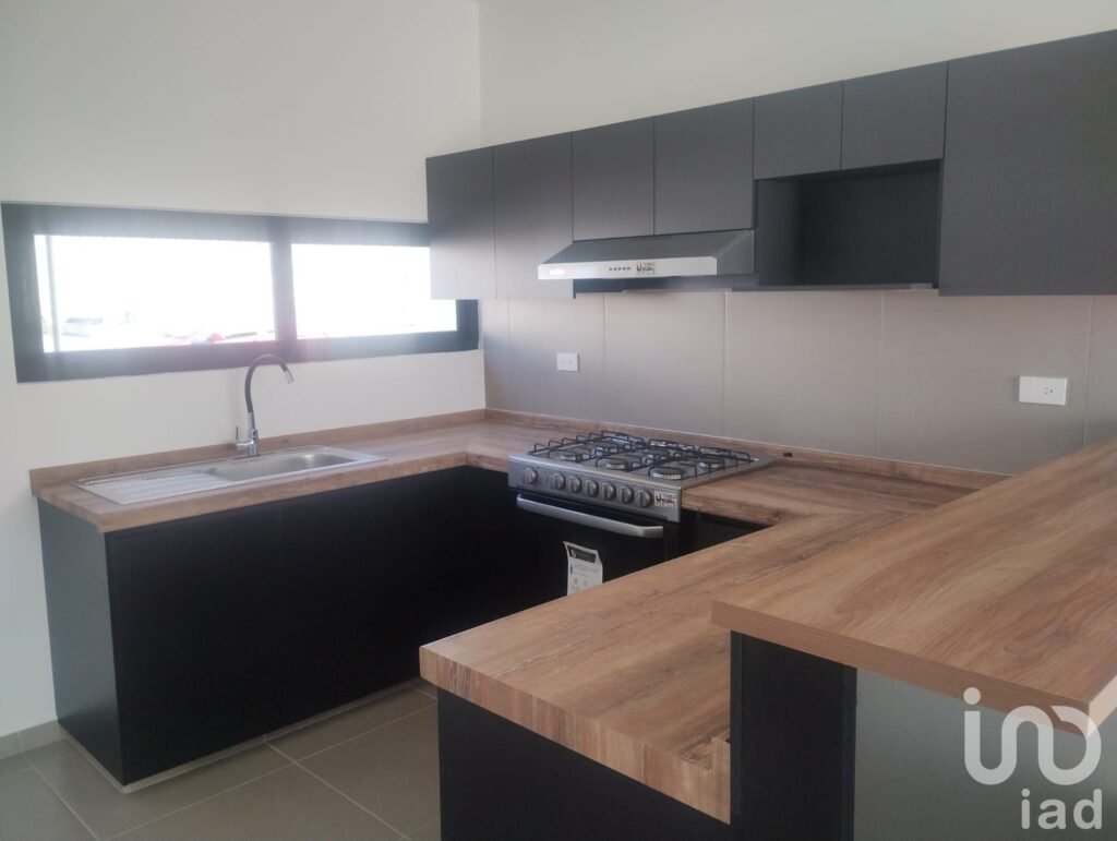 CASA EN VENTA EN EXCLUSIVA PRIVADA EN PACHUQUILLA,MINERAL DE LA REFORMA