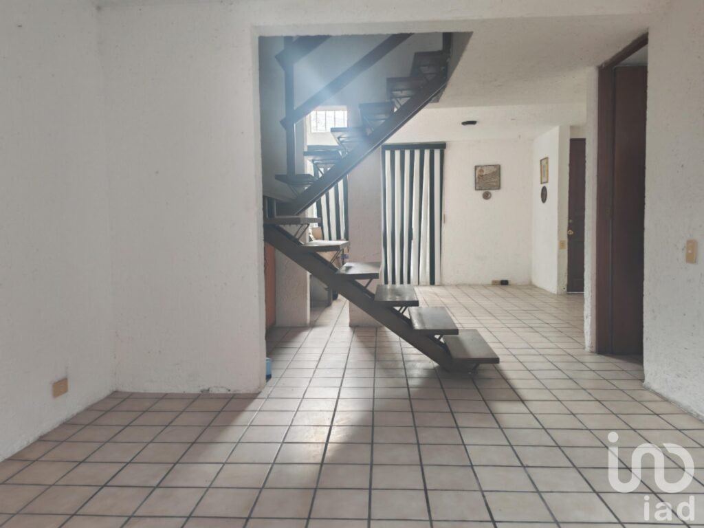 CASA SOLA EN RENTA EN XOCHIMILCO A UNOS PASOS DEL TREN LIGERO HUICHAPAN