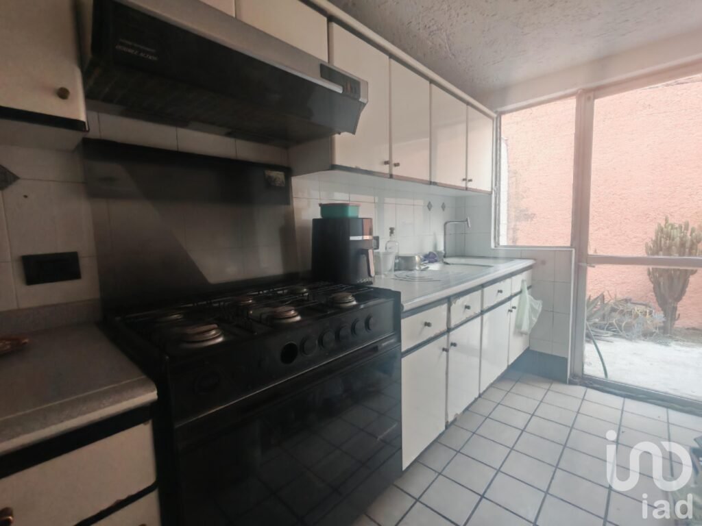 CASA SOLA EN RENTA EN XOCHIMILCO A UNOS PASOS DEL TREN LIGERO HUICHAPAN