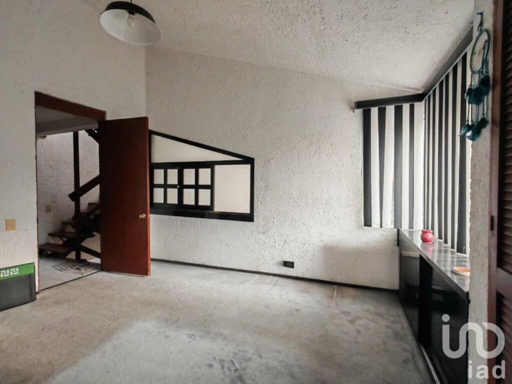CASA SOLA EN RENTA EN XOCHIMILCO A UNOS PASOS DEL TREN LIGERO HUICHAPAN