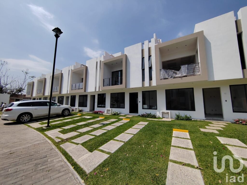 Casa 4 recámaras en Jiutepec con terraza y roof garden