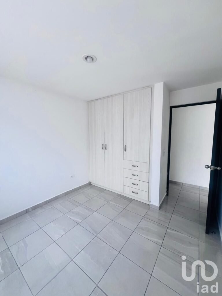 RENTA DE DEPARTAMENTO EN PRIVALIA AMBIENTA, CONDOMINIO HIGUERILLA, QUERETARO