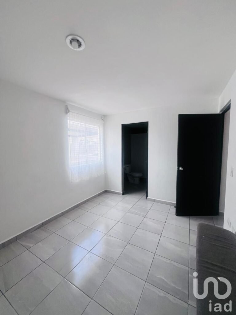 RENTA DE DEPARTAMENTO EN PRIVALIA AMBIENTA, CONDOMINIO HIGUERILLA, QUERETARO