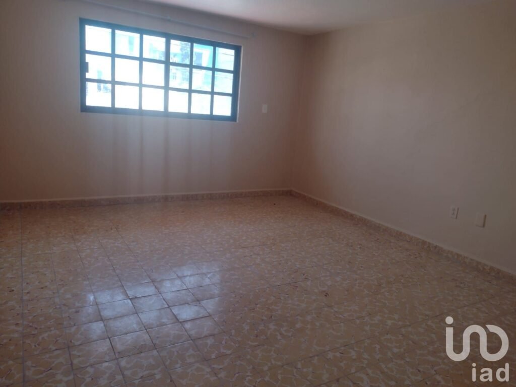 CASA EN RENTA  AMPLIA EN VICENTE VILLADA CD. NEZAHUALCOYOTL