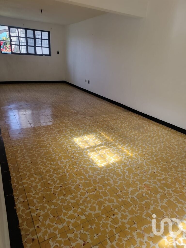 CASA EN RENTA  AMPLIA EN VICENTE VILLADA CD. NEZAHUALCOYOTL