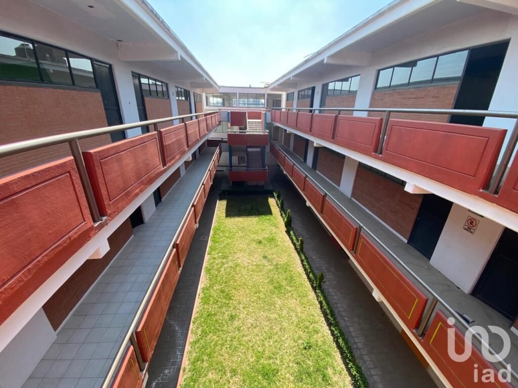 Plantel Escolar en Metepec, zona Metropolitana de Toluca, México, México.