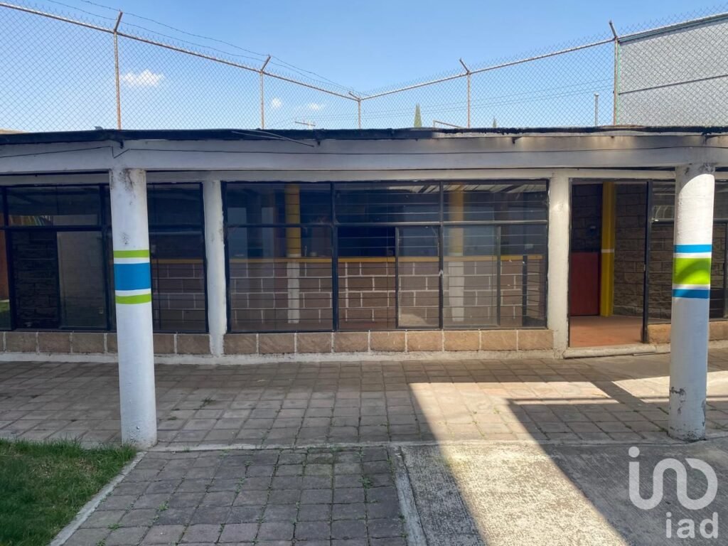 Plantel Escolar en Metepec, zona Metropolitana de Toluca, México, México.