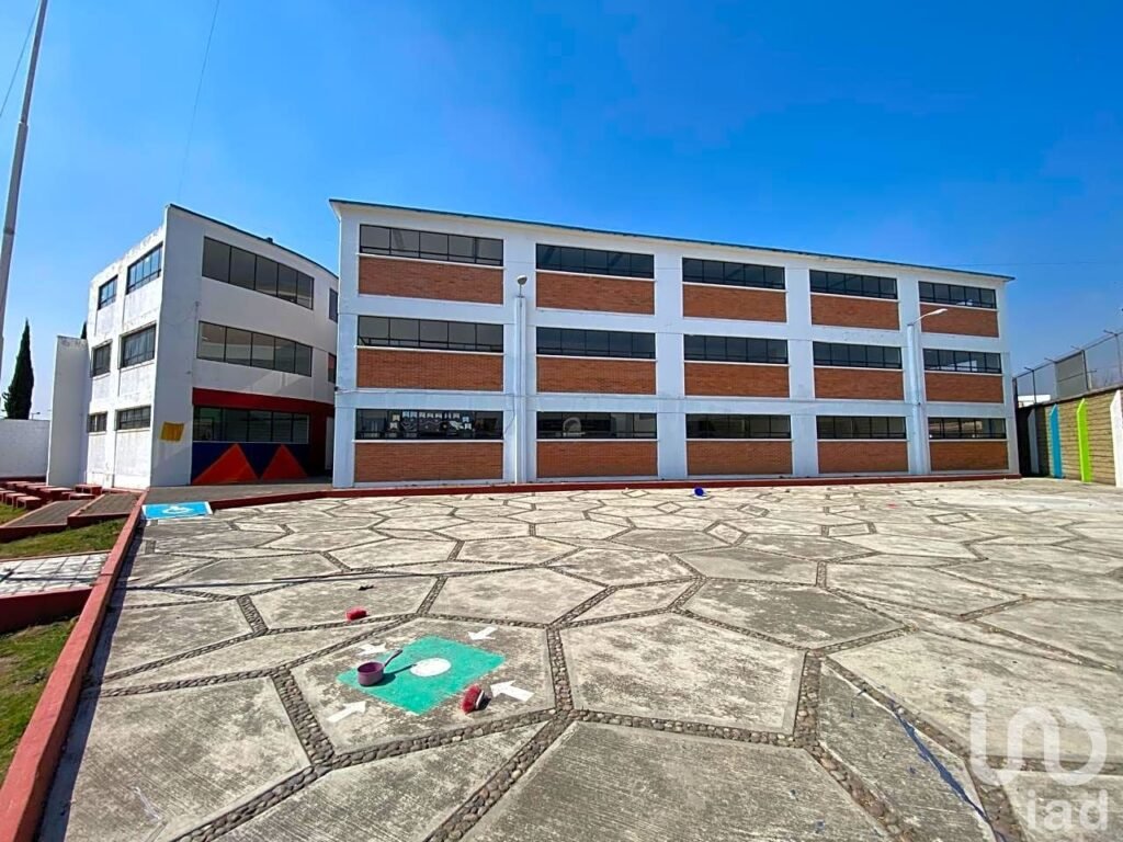 Plantel Escolar en Metepec, zona Metropolitana de Toluca, México, México.