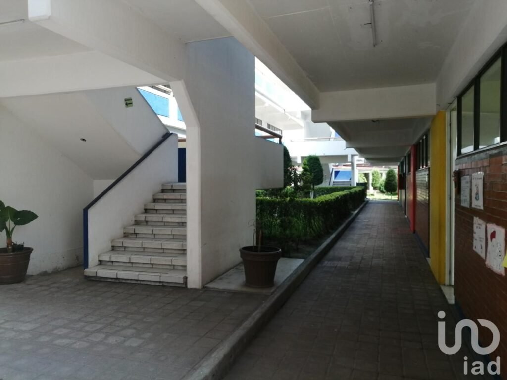 Plantel Escolar en Metepec, zona Metropolitana de Toluca, México, México.