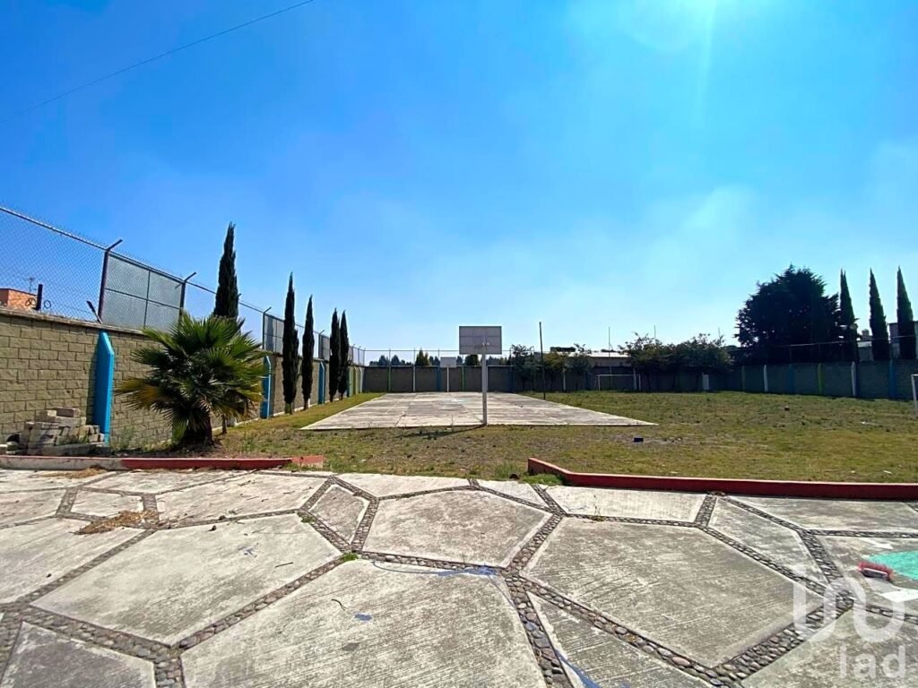 Plantel Escolar en Metepec, zona Metropolitana de Toluca, México, México.