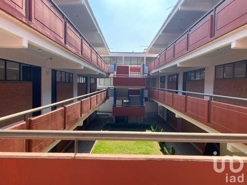Plantel Escolar en Metepec, zona Metropolitana de Toluca, México, México.