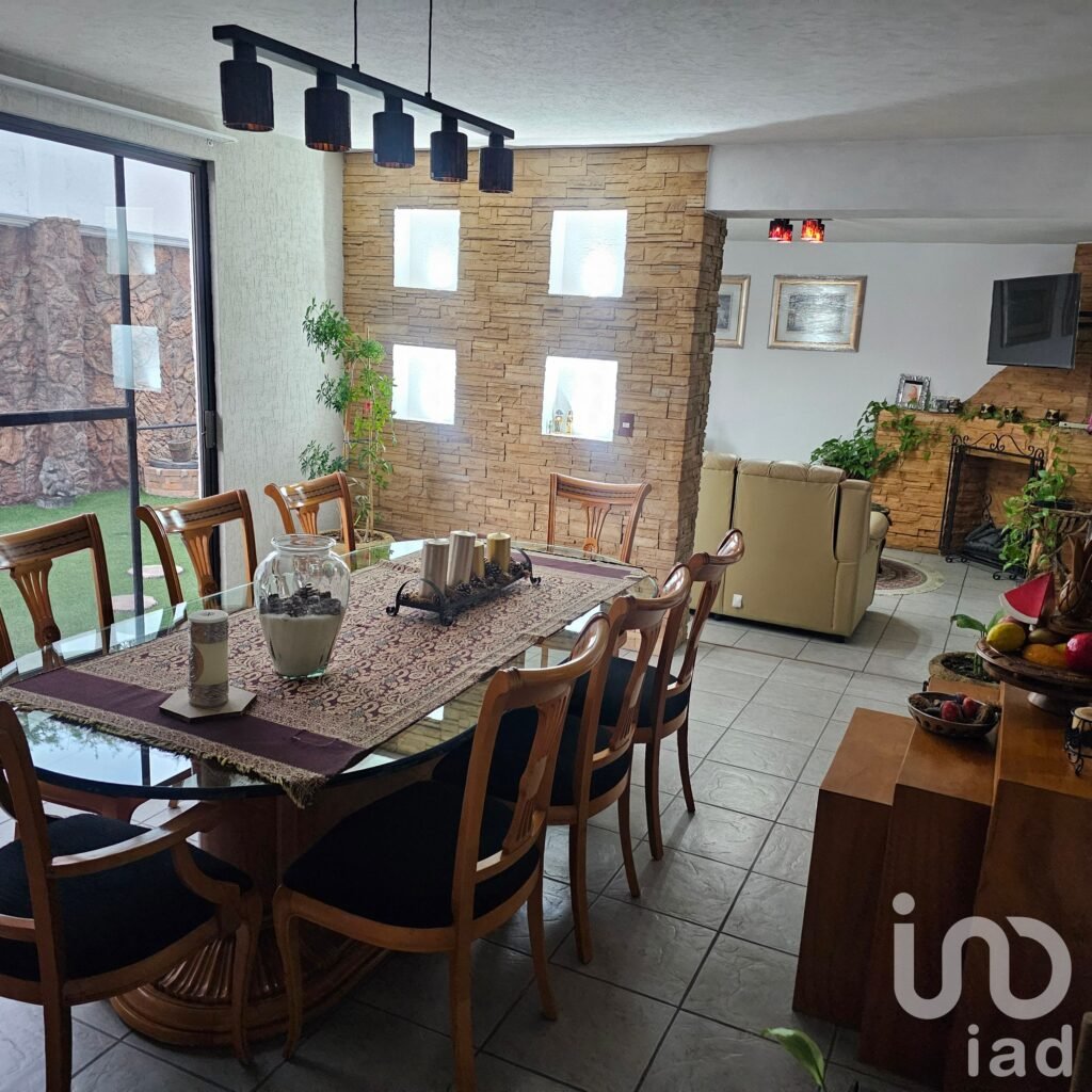 Casa en venta en Rincón Campestre a dos cuadras de Constituyentes Queretaro