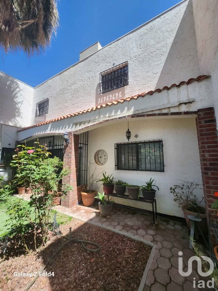 CASA EN VENTA DE 6 HABITACIONES MUY CERCA DE AV. TECNOLOGICO Y EJERCITO NACIONAL