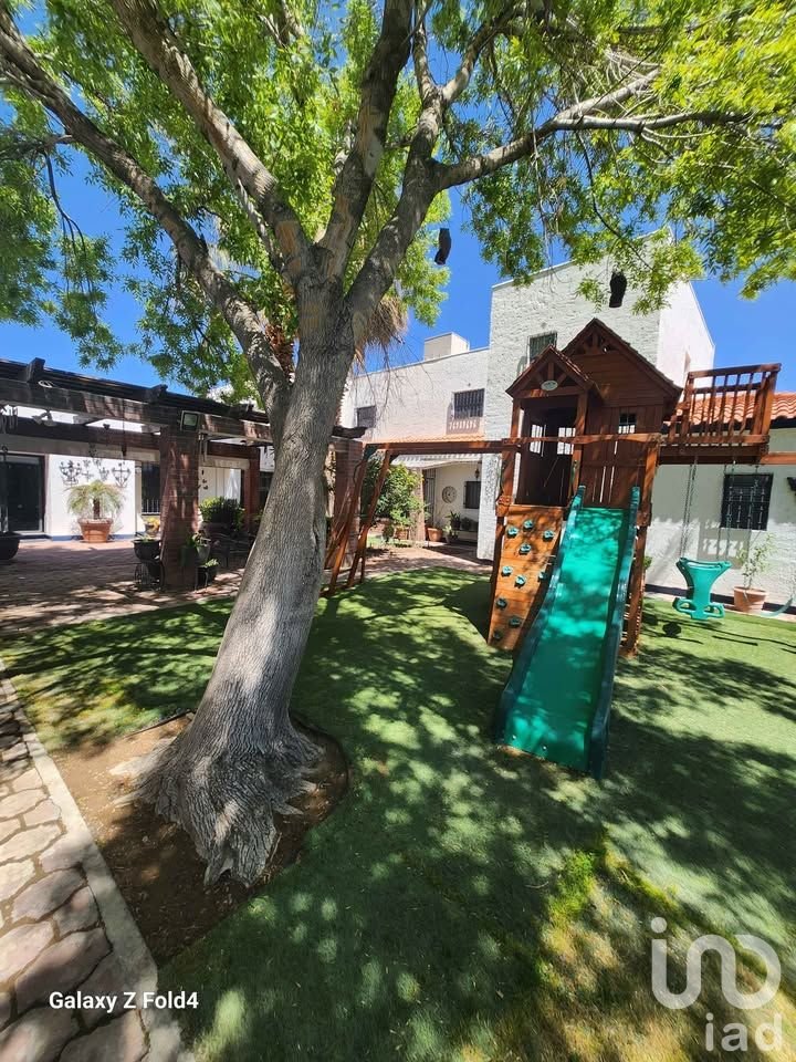 CASA EN VENTA DE 6 HABITACIONES MUY CERCA DE AV. TECNOLOGICO Y EJERCITO NACIONAL