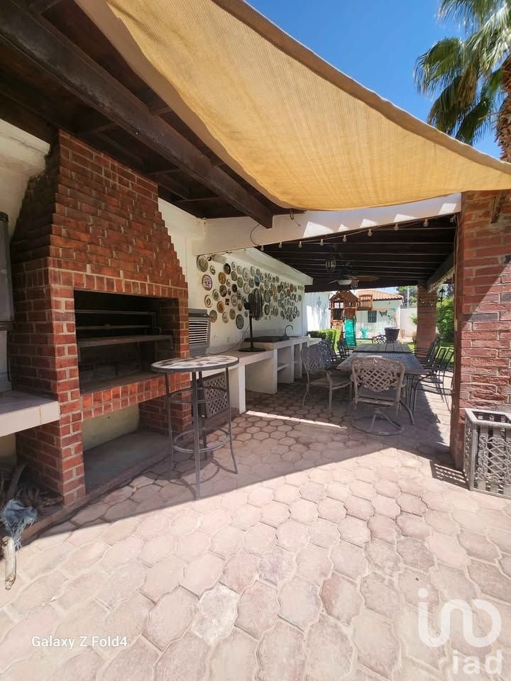 CASA EN VENTA DE 6 HABITACIONES MUY CERCA DE AV. TECNOLOGICO Y EJERCITO NACIONAL