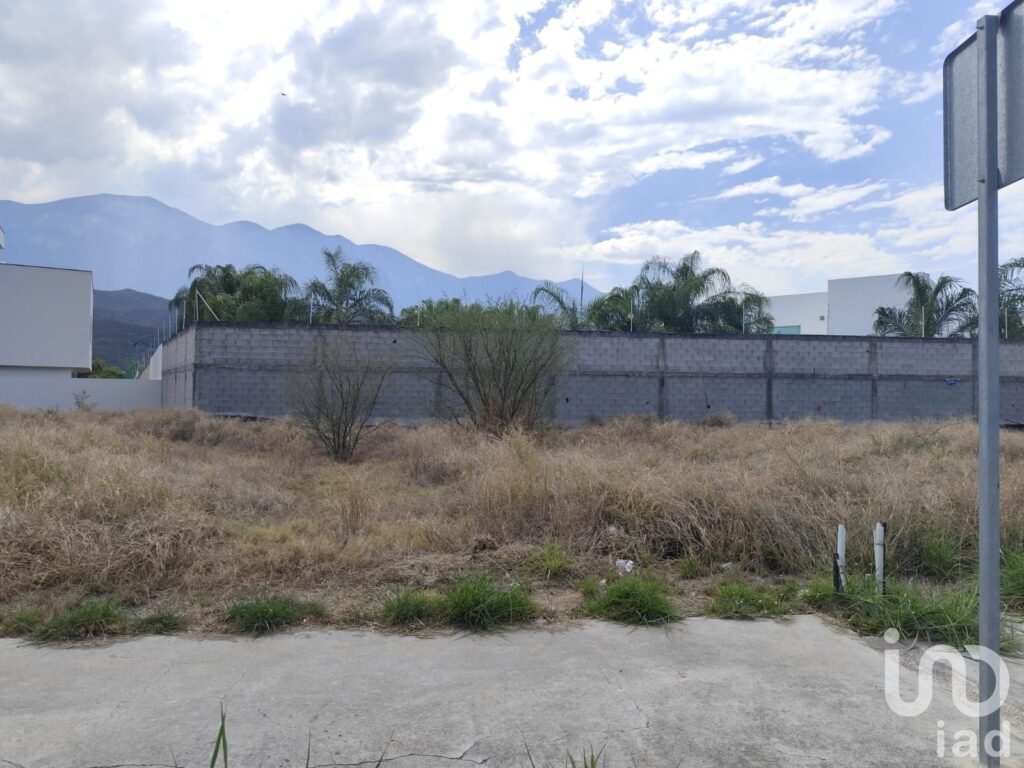 Terreno de 285 M2 en Venta en Residencial Las Esmeraldas, en Monterrey ,muy cerca de El Barro
