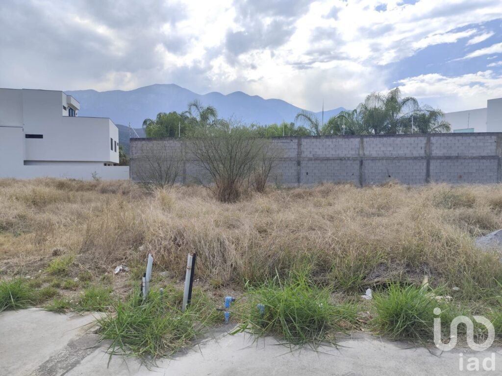 Terreno de 285 M2 en Venta en Residencial Las Esmeraldas, en Monterrey ,muy cerca de El Barro