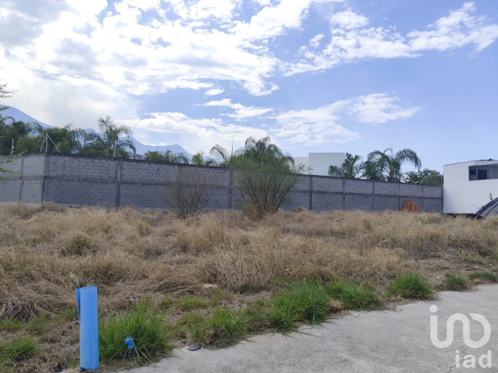 Terreno de 285 M2 en Venta en Residencial Las Esmeraldas, en Monterrey ,muy cerca de El Barro