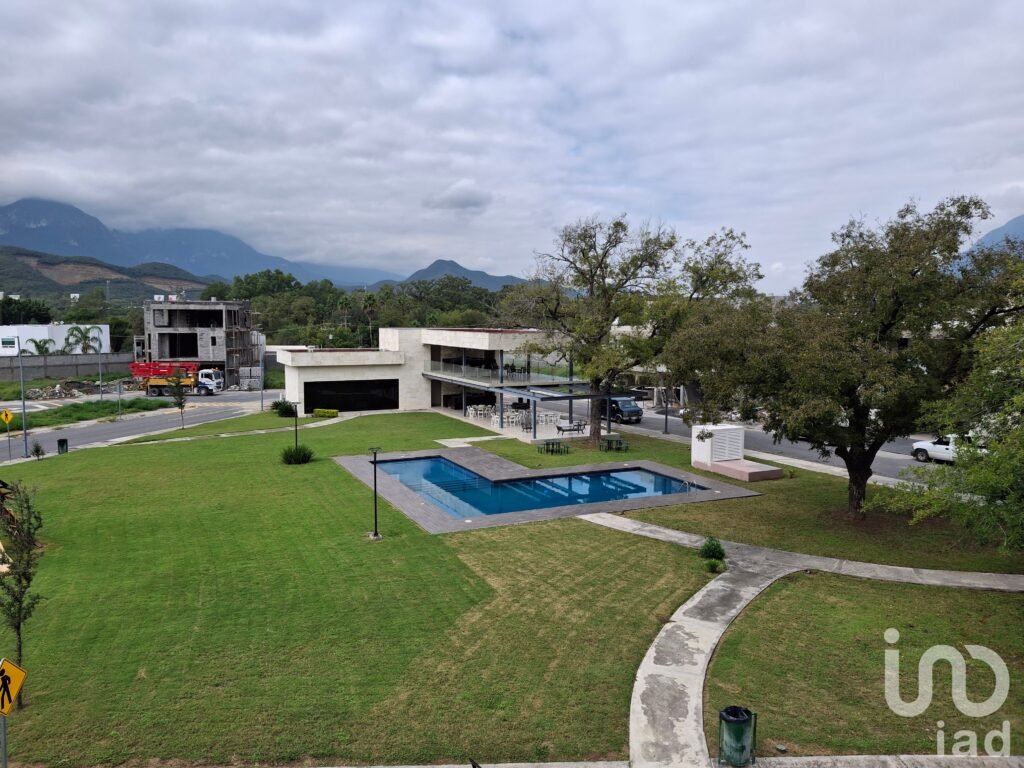 Venta de Terreno con 371 M2 en Residencial Las Esmeraldas, en Monterrey ,muy cerca de El Barro