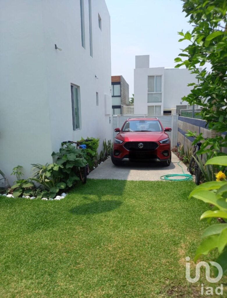 CASA EN VENTA EN TABBACHIN L 66 CON LOMAS DE AIYANA