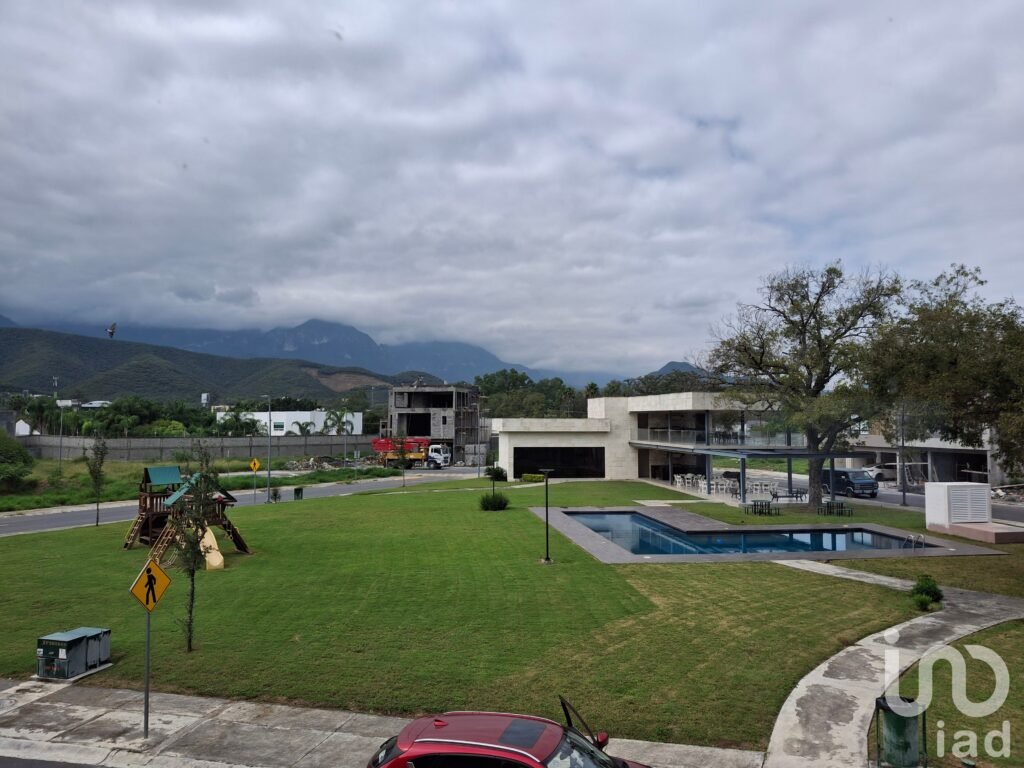 Venta de Terreno de 390 M2 en Residencial Las Esmeraldas, en Monterrey ,muy cerca de El Barro