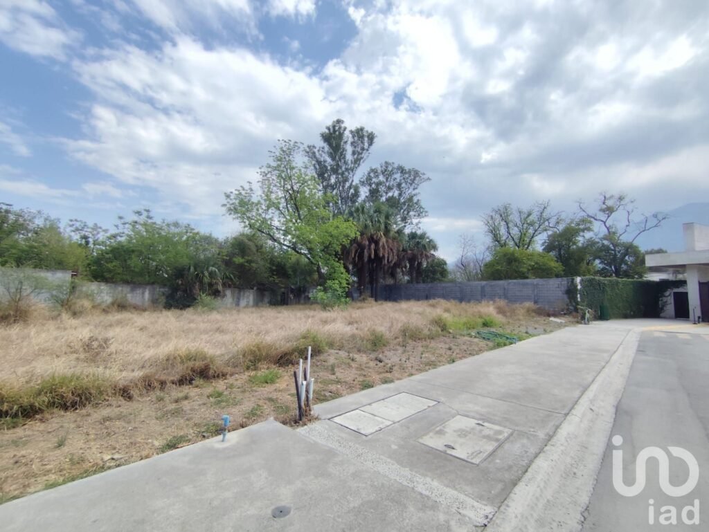 Venta de Terreno de 390 M2 en Residencial Las Esmeraldas, en Monterrey ,muy cerca de El Barro