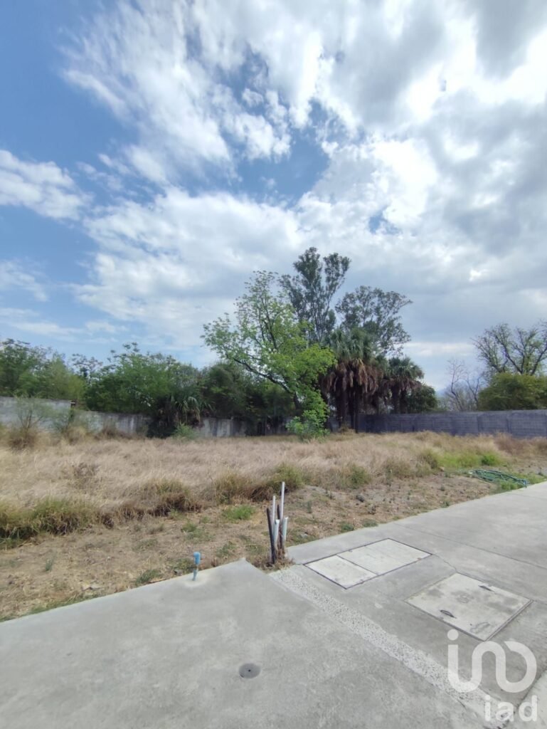 Venta de Terreno de 390 M2 en Residencial Las Esmeraldas, en Monterrey ,muy cerca de El Barro