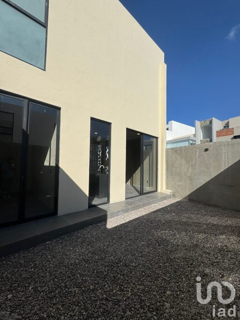 Casa en venta en condominio Zenit, Altos de Juriquilla. Queretaro
