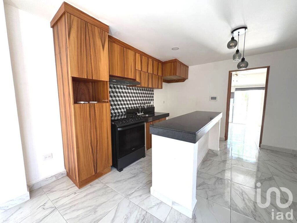 Casa en venta en Colonia Maya 3 recámaras con alberca y accesoria