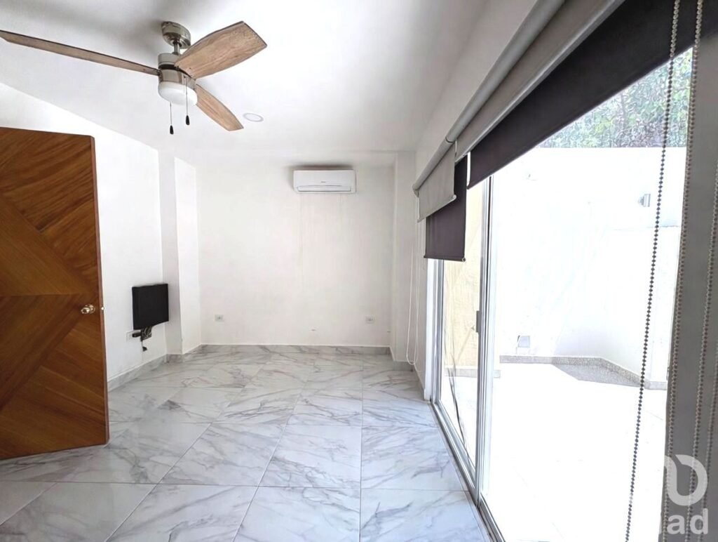 Casa en venta en Colonia Maya 3 recámaras con alberca y accesoria
