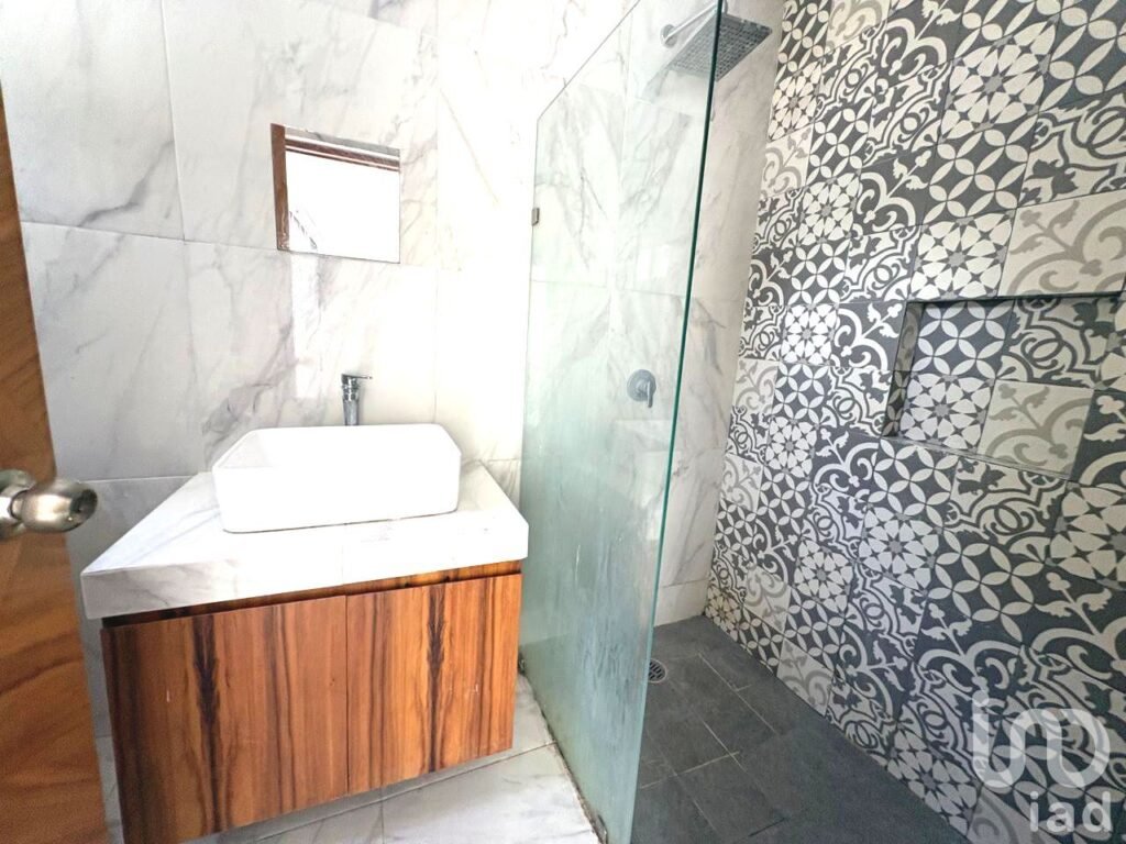 Casa en venta en Colonia Maya 3 recámaras con alberca y accesoria